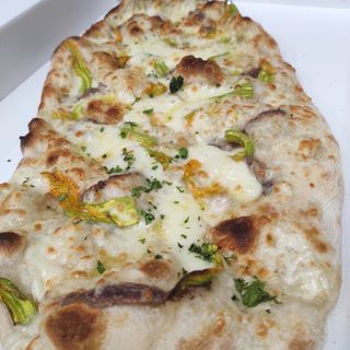 Pinsa romana biancha fior di zucca