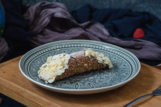 Каноли с крем Рикота (100г)