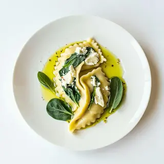 Mezzelune con burro montano e salvia