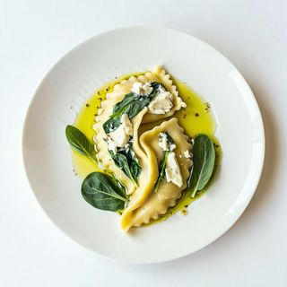 Mezzelune con burro montano e salvia