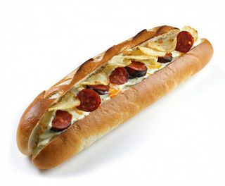 Panino wurstel e patatine con salse