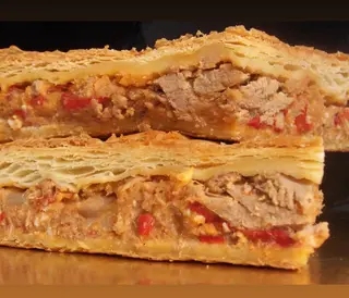 Empanada de atun y pisto Porción