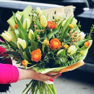 Bukiet mieszany kwiaty sezonowe - mały j-pom