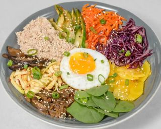 Bibimbap z tuńczykiem