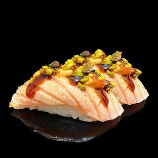 Nigiri scottato salmone pistacchio 