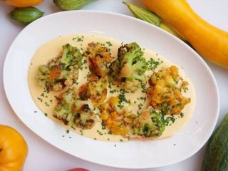 Цвітна капуста в солодкому чилі з сирним соусом (220g)