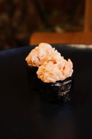 Спайсі гункан креветка 2 шт