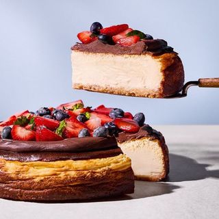 Sernik baskijski z ganaszem z ciemnej czekolady