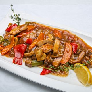 Свински врат със зеленчуци (400 гр.)