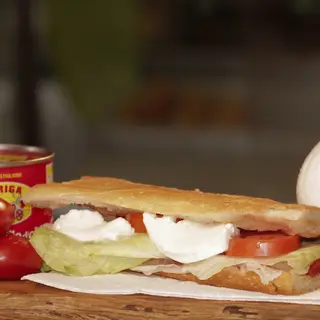 Vegetariano con tonno más grande