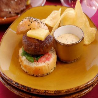 Mini Hamburguesa De Buey Con Queso Gouda Y Mostaza A La Miel (1 Ud.)