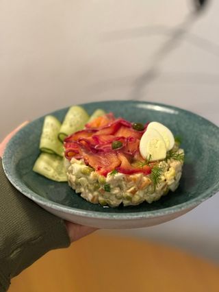 Салат Олів'є від мами Кролика з гравлаксом (260г)