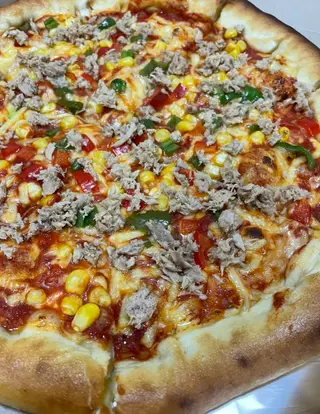 Tuna pizza