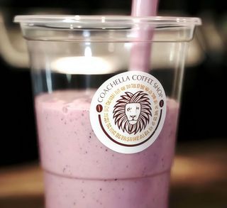 Smoothie de Yogurt Con Fresa Y Arándanos
