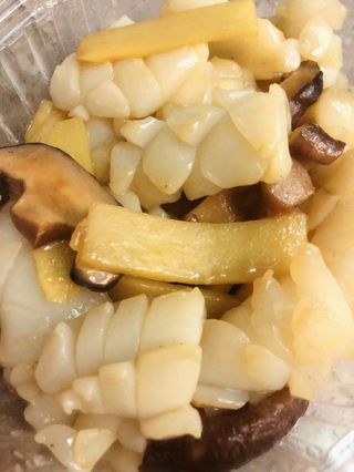 63.CALAMARI CON FUNGHI E BAMBU