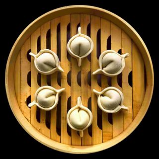 Pierożki z łososiem i mango (6 szt.)