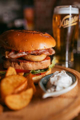 Bedem burger sa "Laberkase" mesnim hlebom