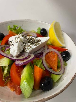 Салат грецький (250 г)