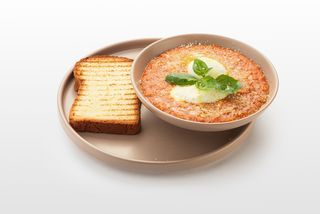 Каша Геркулес в томатном соусе яйцом пашот и пармезаном