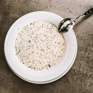 Окрошка з лососем та креветкою
