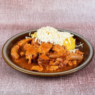 Tochitură de porc cu mămăligă