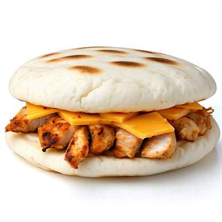 Arepa Pollo Con Queso Amarillo