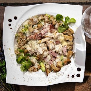 Salată Caesar cu piept de pui