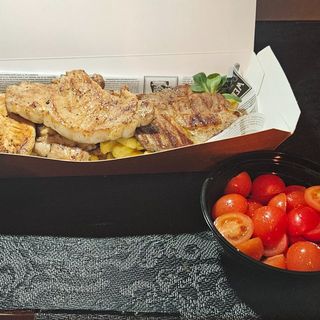 Mix grill recomandat pentru 2 persoane