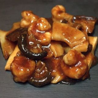 Gambas Salteadas Con Bambú Y Setas Chinas