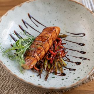 Стейк з червоної риби 