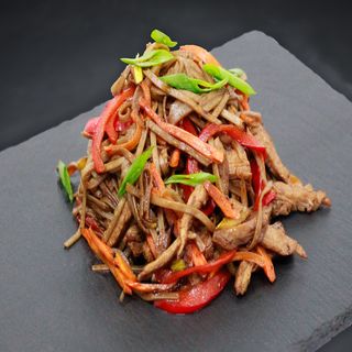 Гречана локшина з яловичиною (300г)