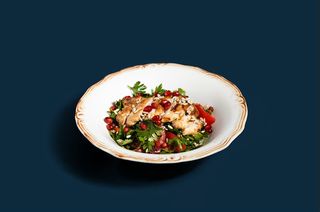 Салат с цыпленком из печи и черносливом 