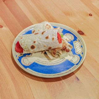 25. Pollo grigliato, mozzarella, pomodoro, maionese e insalata