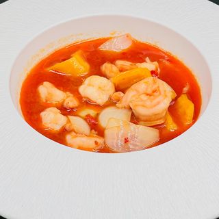 75. Gamberi con peperoni e cipolla in salsa piccante