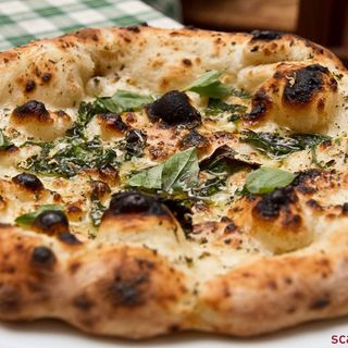 Focaccia bianca con olio, sale e pepe
