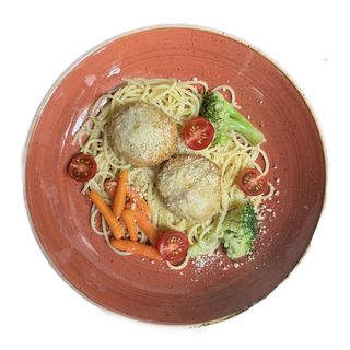 Спагетті з котлетами з індички