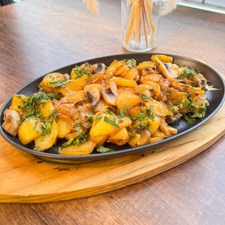 Cartofi  prăjiți cu ciuperci