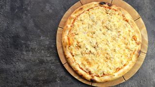 Пицца с курицей и грибами 