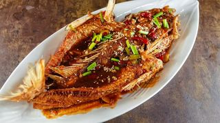 Судак в пикантном соусе