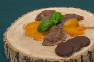 Pierogi kakaowe z serem i brzoskwinią