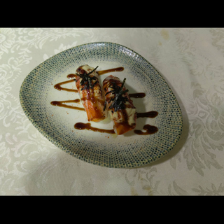 M6.Niguiri salmón con mayonesa flambeado (2uds)