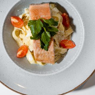 Паста с форелью в сливочном соусе (350 гр)