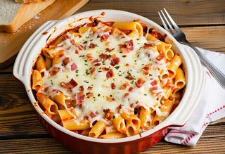 Makaron w sosie śmietanowo-pomidorowym duży