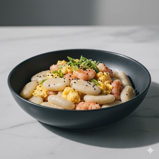 84 - Gnocchi di riso con gamberi e uova 虾仁年糕