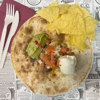 Quesadilla De Jamón Pollo Y Queso