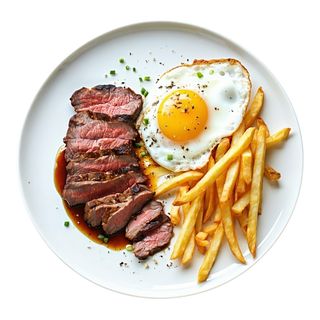 Secreto de cerdo ibérico + huevo frito + patatas fritas caseras