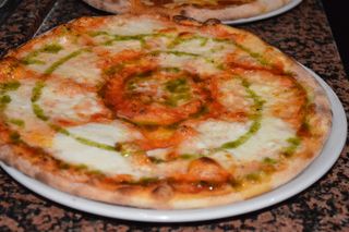 Pizza Margarita Napoles