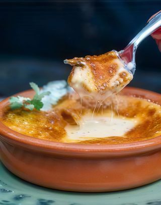 CRÈME BRULÉE DE COCO CON ALBAHACA Y CITRONELLA