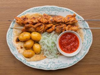 Курячий шашлик з лавашем з молодою картоплею (300g)