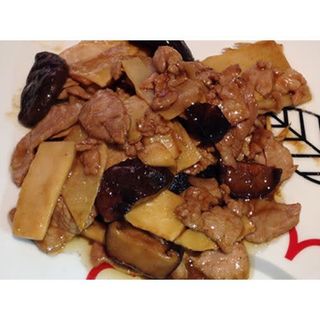 61.Cerdo Con Bambú Y Setas